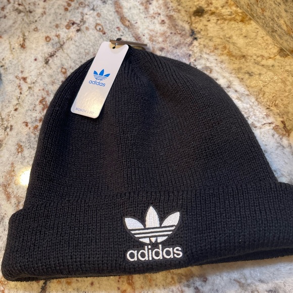adidas Black Women’s Beanie Hat New - Picture 2 of 6